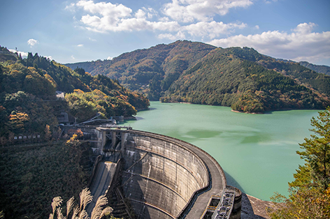 上椎葉ダムと人の手でつくられた風景